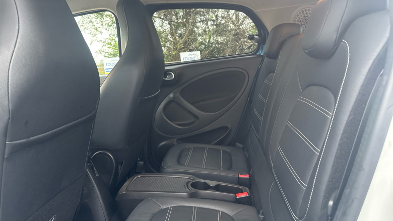 Smart EQ forfour hatchback 60kW EQ Exclusive 17kWh 5dr Auto [22kWch] Electric Hatchback